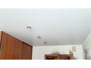 Монтаж потолка в спальне 10 м2 с использованием пленки VIPCEILING серии MONLANGE S9020 (2.60)