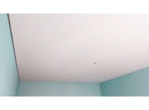 Монтаж потолка в спальне 13 м2 с использованием пленки VIPCEILING серии MONLANGE M9001 (3.50)