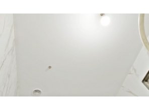 Монтаж потолка в ванной 3 м2 с использованием пленки VIPCEILING серии MONLANGE S9020 (2.15)
