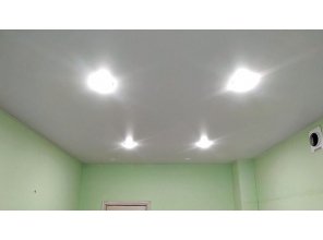 Монтаж потолка на кухне 13 м2 с использованием пленки VIPCEILING серии MONLANGE M9001 (2.15)