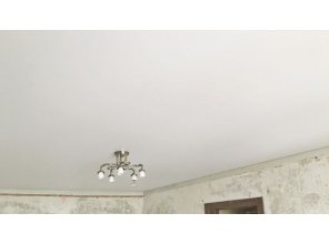 Монтаж потолка в спальне 17 м2 с использованием пленки VIPCEILING серии MONLANGE M9001 (3.25)