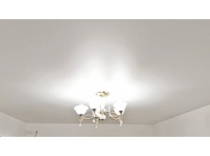 Монтаж потолка в гостиной 18 м2 с использованием пленки VIPCEILING серии MONLANGE M9001 (3.25)