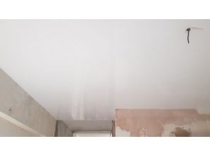 Монтаж потолка на кухне 7 м2 с использованием пленки VIPCEILING серии MONLANGE L9001 (2.60)