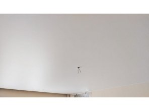 Монтаж потолка в спальне 12 м2 с использованием пленки VIPCEILING серии MONLANGE M9001 (3.25)