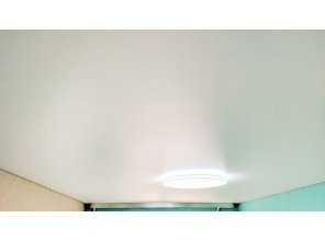 Монтаж потолка в спальне 14 м2 с использованием пленки VIPCEILING серии MONLANGE M9001 (2.60)