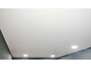 Монтаж потолка в гостиной 15 м2 с использованием пленки VIPCEILING серии MONLANGE M9001 (3.25)