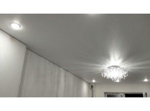 Монтаж потолка в спальне 17 м2 с использованием пленки VIPCEILING серии MONLANGE M9001 (3.25)