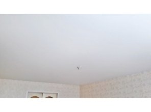 Монтаж потолка в гостиной 19 м2 с использованием пленки VIPCEILING серии MONLANGE M9001 (3.50)