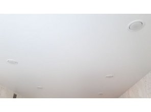 Монтаж потолка на кухне 9 м2 с использованием пленки VIPCEILING серии MONLANGE M9001 (2.60)