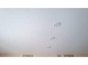 Монтаж потолка на кухне 8 м2 с использованием пленки VIPCEILING серии MONLANGE S9020 (3.25)