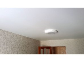 Монтаж потолка в спальне 10 м2 с использованием пленки VIPCEILING серии MONLANGE M9001 (2.60)