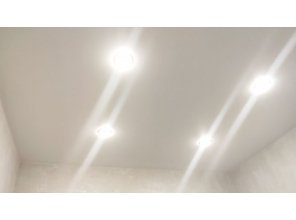 Монтаж потолка на кухне 7 м2 с использованием пленки VIPCEILING серии MONLANGE S9020 (2.60)