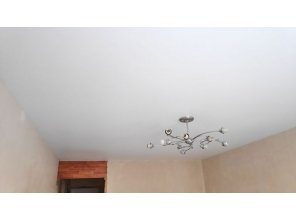 Монтаж потолка в гостиной 15 м2 с использованием пленки VIPCEILING серии MONLANGE M9001 (3.25)