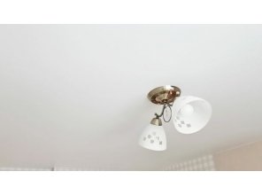 Монтаж потолка на кухне 8 м2 с использованием пленки VIPCEILING серии MONLANGE M9001 (2.15)