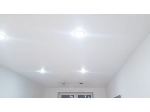 Монтаж потолка на кухне 15 м2 с использованием пленки VIPCEILING серии MONLANGE M9001 (2.60)