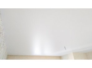 Монтаж потолка для зала 18 м2 с использованием пленки VIPCEILING серии MONLANGE M9001 (4.35)