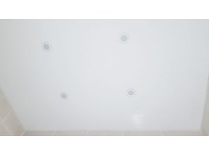 Монтаж потолка в ванной 4 м2 с использованием пленки VIPCEILING серии MONLANGE L9001 (2.15)