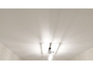 Монтаж потолка для зала 16 м2 с использованием пленки VIPCEILING серии MONLANGE M9001 (3.25)