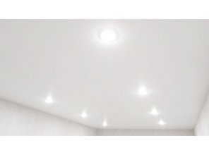 Монтаж потолка в спальне 14 м2 с использованием пленки VIPCEILING серии MONLANGE M9001 (3.25)