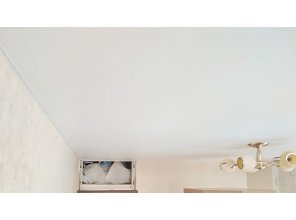 Монтаж потолка в спальне 13 м2 с использованием пленки VIPCEILING серии MONLANGE M9001 (3.25)