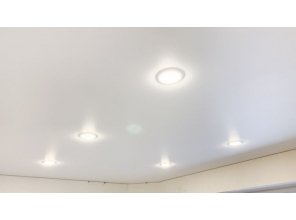 Монтаж потолка на кухне 9 м2 с использованием пленки VIPCEILING серии MONLANGE M9001 (2.60)