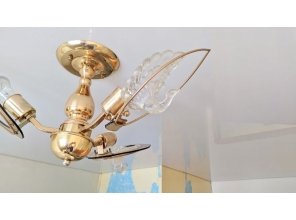 Монтаж потолка в спальне 11 м2 с использованием пленки VIPCEILING серии MONLANGE L9001 (2.60)