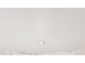 Монтаж потолка в спальне 15 м2 с использованием пленки VIPCEILING серии MONLANGE M9001 (3.50)