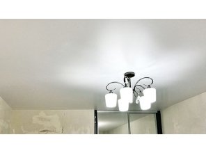 Монтаж потолка в спальне 14 м2 с использованием пленки VIPCEILING серии MONLANGE M9001 (3.25)