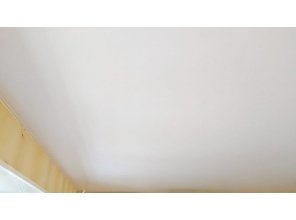 Монтаж потолка в квартире 24 м2 с использованием пленки VIPCEILING серии MONLANGE M9001 (4.35)