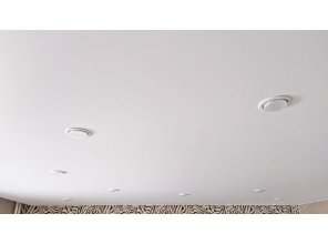 Монтаж потолка в гостиной 18 м2 с использованием пленки VIPCEILING серии MONLANGE M9001 (4.35)