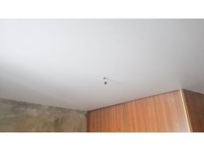 Монтаж потолка в спальне 13 м2 с использованием пленки VIPCEILING серии MONLANGE M9001 (3.25)