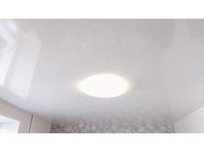 Монтаж потолка в гостиной 16 м2 с использованием пленки VIPCEILING серии MONLANGE L9001 (3.25)