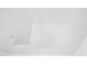 Монтаж потолка в спальне 11 м2 с использованием пленки VIPCEILING серии MONLANGE L9001 (3.25)