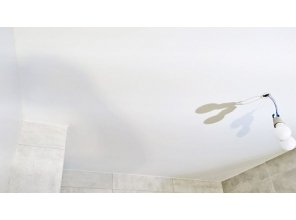 Монтаж потолка в ванной 5 м2 с использованием пленки VIPCEILING серии MONLANGE M9001 (2.15)