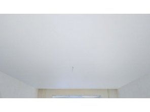 Монтаж потолка в гостиной 18 м2 с использованием пленки VIPCEILING серии MONLANGE M9001 (3.50)