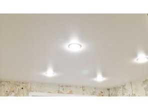 Монтаж потолка на кухне 6 м2 с использованием пленки VIPCEILING серии MONLANGE M9001 (2.60)