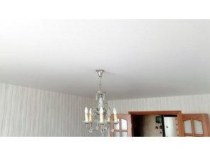 Монтаж потолка в гостиной 16 м2 с использованием пленки VIPCEILING серии MONLANGE S9020 (3.80)