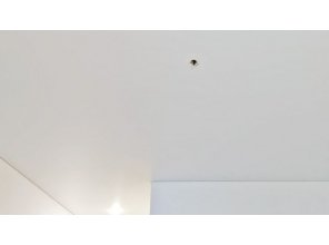 Монтаж потолка в гостиной 13 м2 с использованием пленки VIPCEILING серии MONLANGE S9020 (3.25)