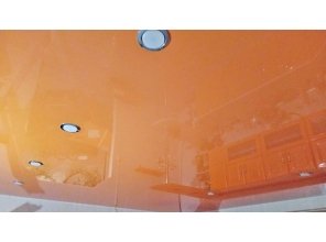 Монтаж потолка на кухне 18 м2 с использованием пленки VIPCEILING серии MONLANGE L9060 (3.50)