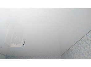 Монтаж потолка в спальне 20 м2 с использованием пленки VIPCEILING серии MONLANGE L9001 (3.80)