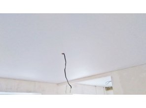 Монтаж потолка в гостиной 11 м2 с использованием пленки VIPCEILING серии MONLANGE M9001 (3.25)