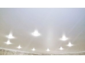 Монтаж потолка для зала 18 м2 с использованием пленки VIPCEILING серии MONLANGE M9001 (4.35)