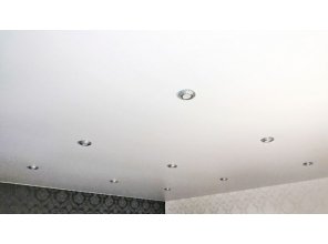 Монтаж потолка в гостиной 15 м2 с использованием пленки VIPCEILING серии MONLANGE S9020 (4.00)