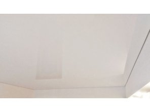 Монтаж потолка в спальне 13 м2 с использованием пленки VIPCEILING серии MONLANGE L9001 (3.25)