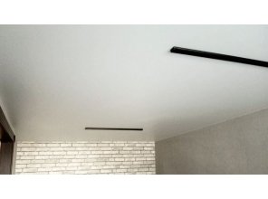 Монтаж потолка на кухне 17 м2 с использованием пленки VIPCEILING серии MONLANGE S9020 (3.25)