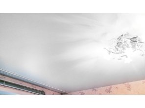 Монтаж потолка в спальне 12 м2 с использованием пленки VIPCEILING серии MONLANGE S9020 (3.25)