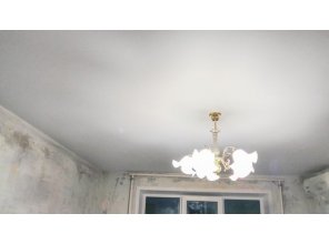 Монтаж потолка в гостиной 17 м2 с использованием пленки VIPCEILING серии MONLANGE M9001 (3.50)