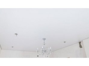 Монтаж потолка в спальне 14 м2 с использованием пленки VIPCEILING серии MONLANGE S9020 (3.25)