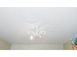 Монтаж потолка в спальне 10 м2 с использованием пленки VIPCEILING серии MONLANGE S9020 (3.25)