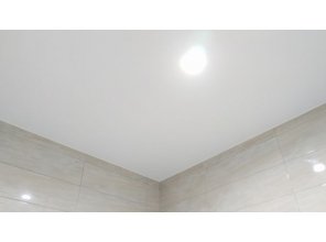 Монтаж потолка в ванной 6 м2 с использованием пленки VIPCEILING серии MONLANGE M9001 (2.60)